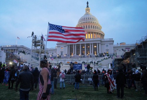 2021_storming_of_the_United_States_Capitol_09_(cropped).jpg